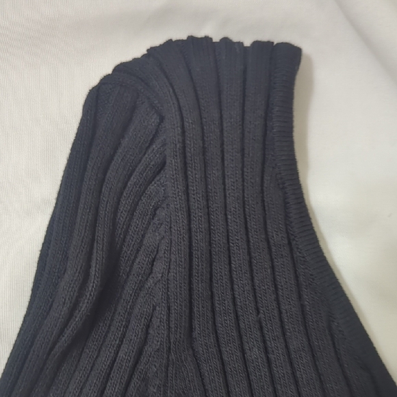 Hera Collection Ribbed V-Neck Top, Color Black, Size S - Picture 4 of 12